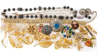 ASSORTED COSTUME JEWELLERY BROOCHES, gilt metal and enamel including Kirks Folly fairy brooch