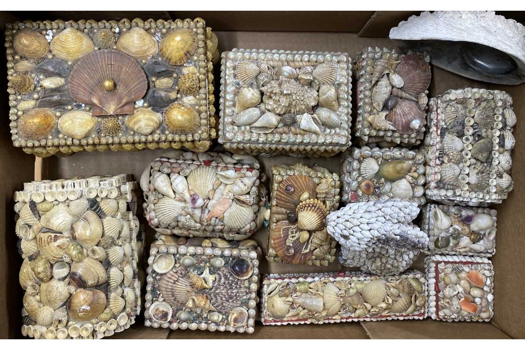 VINTAGE SEASHELL DECORATED BOXES & ORNAMENTS, large collection contained within four boxes - Image 6 of 8