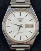 SEIKO 5 AUTOMATIC STAINLESS-STEEL CASED GENT'S WRISTWATCH, with day-date, on stainless-steel