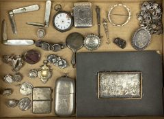 GROUP OF SILVER / WHITE METAL COLLECTABLES, including brooches, rectangular plaque embossed with