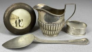 GROUP OF SMALL SILVER COLLECTABLES, including Edward VII oval cream jug with gadrooned decoration,