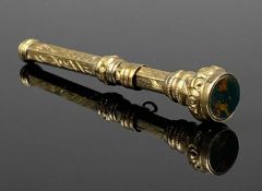 9CT GOLD PROPELLING PENCIL, engraved and inset with agate top, 45mms (l), 5.3gms Provenance: