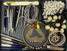 SMALL ASSORTMENT OF VINTAGE & LATER PENS & COSTUME JEWELLERY Provenance: private collection