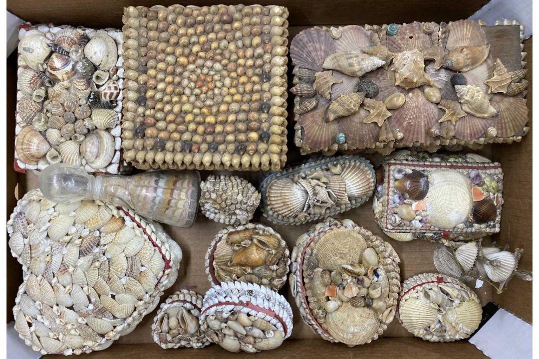 VINTAGE SEASHELL DECORATED BOXES & ORNAMENTS, large collection contained within four boxes - Image 2 of 8