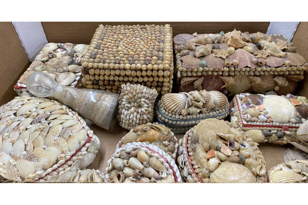 VINTAGE SEASHELL DECORATED BOXES & ORNAMENTS, large collection contained within four boxes - Image 3 of 8