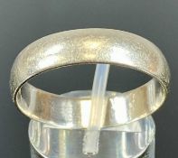 PLATINUM WEDDING BAND, size X, 8.5gms
