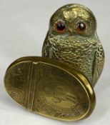 19TH CENTURY BRASS SNUFFBOX, hinged front with engraved decoration, 10 x 6cms, and cast brass owl
