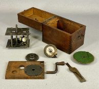 VINTAGE OAK CASED PORTABLE CLOCKWORK RECORD PLAYER