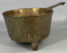 HEAVY GEORGIAN BRONZE SKILLET POT, impressed 'IH5' to handle, 15 (h) x 23.5cms (diam.)