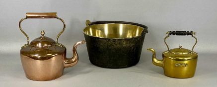 19TH CENTURY METALWARE, including circular copper kettle, 30cms (h), circular brass skillet