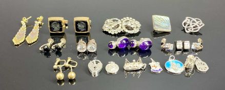 ASSORTED SILVER JEWELLERY, including brooches, charms, earrings, cufflinks, etc.