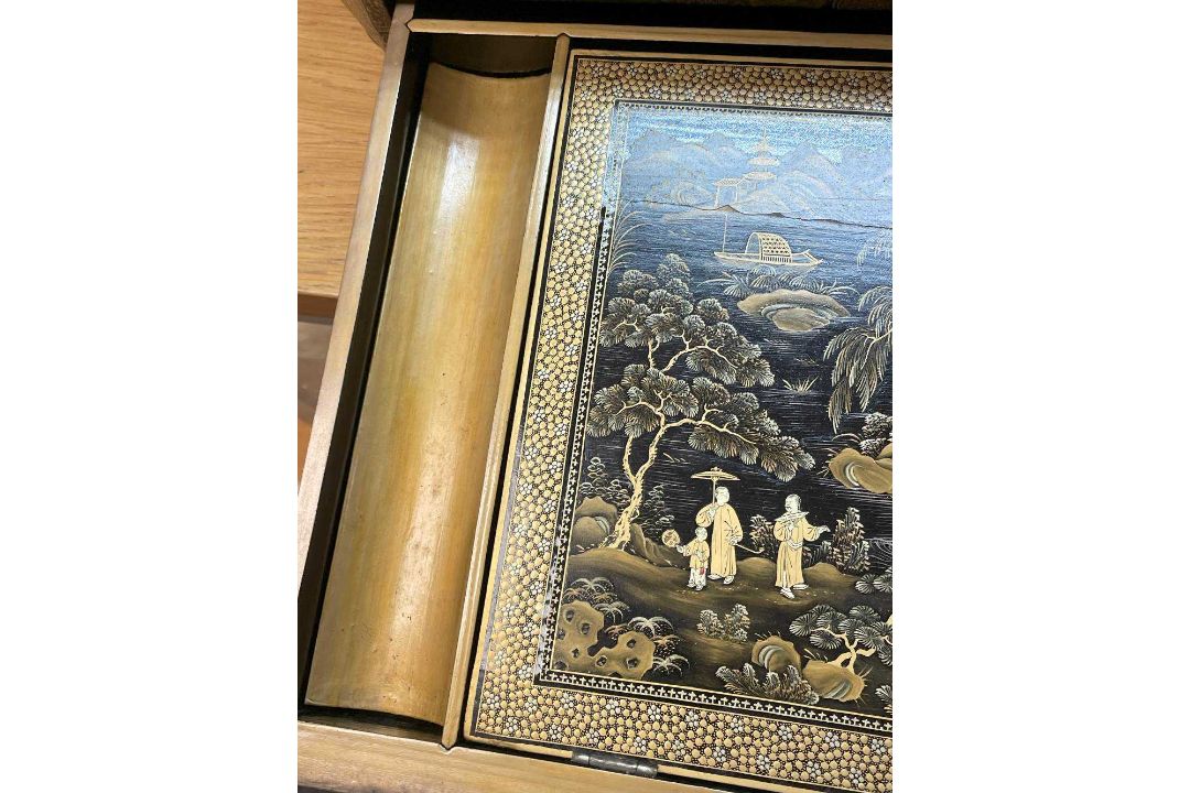 FINE CHINESE BLACK & GOLD LACQUER WORK BOX, 19th C., canted rectangular cushion form, fitted - Image 33 of 42