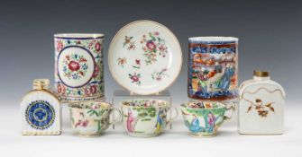 ASSORTED CHINESE EXPORT PORCELAIN, 18th/19th C., comprising two arched shoulder tea caddies, three