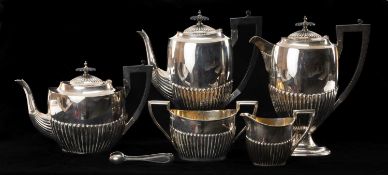 GEORGE V SILVER MATCHED FIVE-PIECE TEA SET, comprising teapot, two similar coffee pots with linen