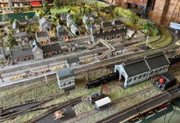 EXTENSIVE HORNBY OO GAUGE SCALE MODEL RAILWAY LAYOUT, impressively detailed and comprehensive,