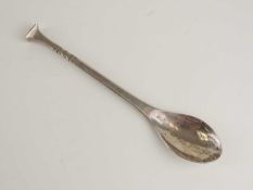 GUILD OF HANDICRAFTS SILVER HAMMERED SEAL TOP SPOON, London 1958 Provenance: private collection