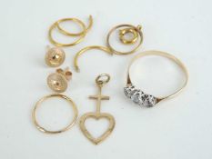 ASSORTED JEWELLERY including a decorative 9ct on silver three stone ring, 9ct gold heart form