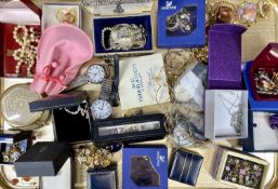 ASSORTMENT OF JEWELLERY, WATCHES & TRINKETS Provenance: private collection Gwynedd