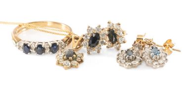 PARCEL OF JEWELLERY comprising 9ct gold sapphire and diamond chip ring, two pairs of gem-set