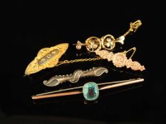 9CT GOLD & AQUAMARINE BAR BROOCH, cushion cut aquamarine approx. 11 x 9mms, 75mms (l), 4.1g; also