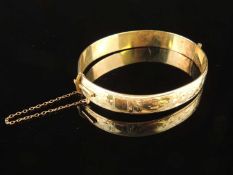 9CT GOLD METAL CORED ENGRAVED HINGED BANGLE, cuff 60mms (diam.) Provenance: private collection