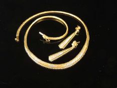 18CT TWO-COLOUR GOLD SUITE, comprising brick-link and herringbone necklace, 40cms (l); and pair of