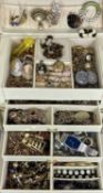 ASSORTMENT OF ANTIQUE, VINTAGE & MODERN COSTUME JEWELLERY, contained in a cream jewellery case