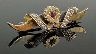 EDWARDIAN SEED PEARL & GEM-SET BAR BROOCH, in unmarked yellow gold, 41mms, 2.4g Provenance: