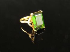 DECORATIVE LARGE GREEN GEMSTONE DRESS RING, stone 16 x 11mms, untested, mounted on an 18ct yellow