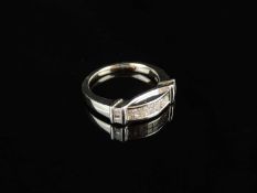 18CT WHITE GOLD DIAMOND CLUSTER RING, set with two rows of princess-cut diamonds, flanked with