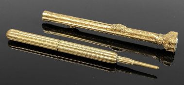 VICTORIAN YELLOW METAL PROPELLING PEN / PENCIL, bloodstone mount, 9cms (l); and yellow metal