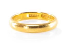 22CT GOLD WEDDING BAND, ring size O, 5g. Provenance: private collection Cardiff Comment: lightly
