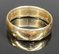 9CT GOLD WEDDING BAND, size S/T, 4g Provenance: private collection Gwynedd