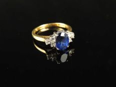 SAPPHIRE & DIAMOND RING, oval-cut sapphire approx. 1ct, flanked by six brilliant-cut diamonds