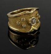 18CT GOLD DIAMOND CLUSTER RING, centred with old round-cut diamond of approx. 0.25ct, flanked by