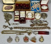 ASSORTMENT OF COSTUME & OTHER JEWELLERY, including cameo brooches, amber type necklace, two rings,