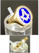 MASONIC 9CT GOLD SIGNET RING, having a revolving oval matrix, enamelled to one side with Masonic
