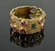 BESPOKE GOLD RING set with round-cut rubies, an emerald and two small diamonds, unmarked gold,