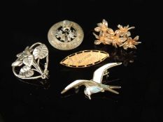 DAVID ANDERSEN ENAMELLED STERLING SILVER FLYING TERN BROOCH, 48mms; also 9ct gold Mizpah brooch,