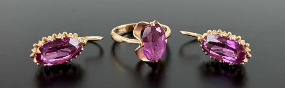 SOVIET REPUBLIC GOLD & AMETHYST RING & EARRINGS, the ring set with oval-cut amethyst, 12 x 7mms,