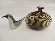 TWO 20TH CENTURY ART GLASS ITEMS, a vase in the manner of Dino Martens, and a similar style bird