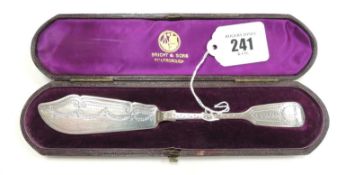 VICTORIAN SILVER FIDDLE PATTERN BUTTER KNIFE, London 1876, silver weight 38g, in fitted box