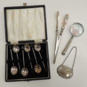 ASSORTED SILVER COLLECTABLES, including cased set of silver coffee bean spoons, Sheffield 1963, pair