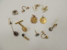 ASSORTED JEWELLERY, including Maximilian VIII 1 scudo, 1853 (drilled), 9ct gold Maltese cross