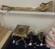 SET OF EDWARDIAN BRASS FIRE IRONS AND FIRE DOGS; also a brass footman, height 25cm (6)