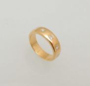 DIAMOND FIVE-STONE GYPSY RING, set with small princess cut diamonds totalling approx. 0.25ct,