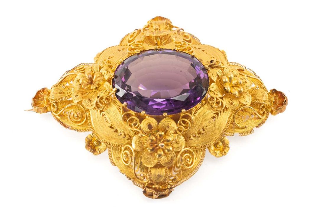 FINE YELLOW METAL FILIGREE AMETHYST BROOCH, rhombus shape with delicate flowerhead and scroll - Image 1 of 2