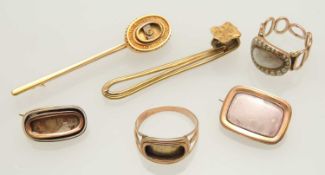 LATE GEORGIAN MOURNING RING, inset with a locket of hair, within a border of seed pearls, unmarked