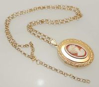 9CT GOLD BELCHER CHAIN NECKLACE, 60cms (l), supporting a 9ct gold and carved shell cameo locket,