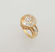 18CT YELLOW GOLD DIAMOND KNOT-FORM CLUSTER RING, centred with small brilliants, bordered with